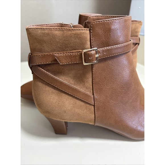 G.H. Bass & Co. Coleen Women's Brown Ankle Boots Booties Size 10M Buckle - Picture 14 of 16